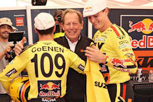 Lucas und Sacha Coenen mit Roger DeCoster