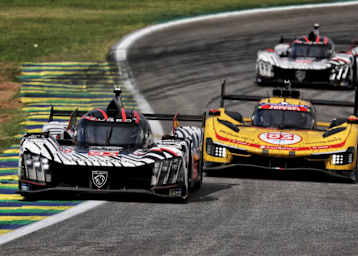 Der Peugeot 9X8 und der Ferrari 499P