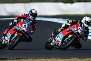 Die ZXMOTO-Piloten Valentin Debise und Federico Caricasulo (v.l.) 