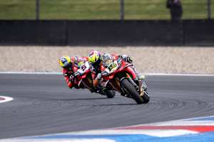 Yari Montella am Hinterrad von Alvaro Bautista