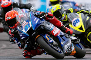 Can Öncü führt das BSB-Feld an, dahinter Oli Bayliss