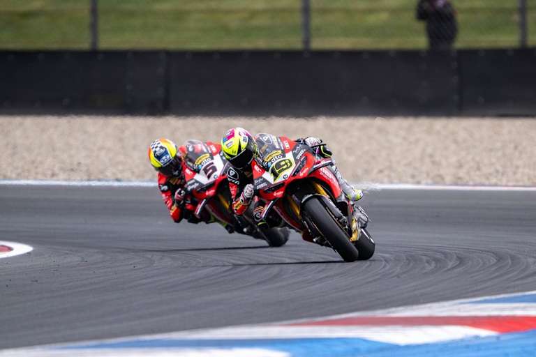 Yari Montella am Hinterrad von Alvaro Bautista