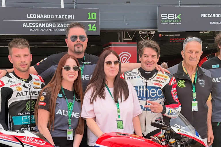 Carlos Checa und die Althea-Familie