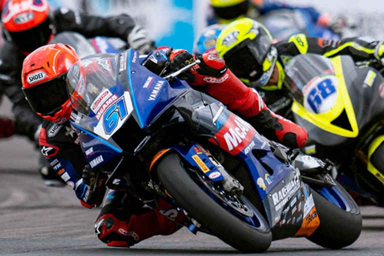 Can Öncü führt das BSB-Feld an, dahinter Oli Bayliss