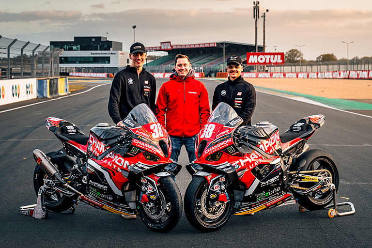 Bunt gemischtes EWC-Team