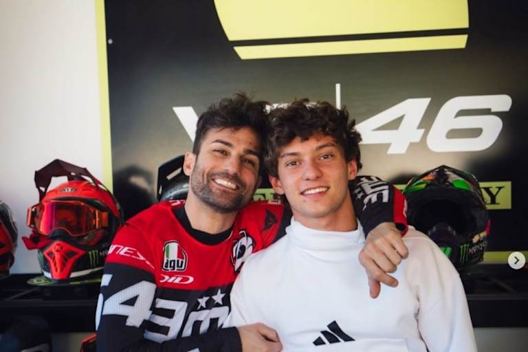 Mattia Pasini gemeinsam mit Formel-1-Tabellenführer Kimi Antonelli