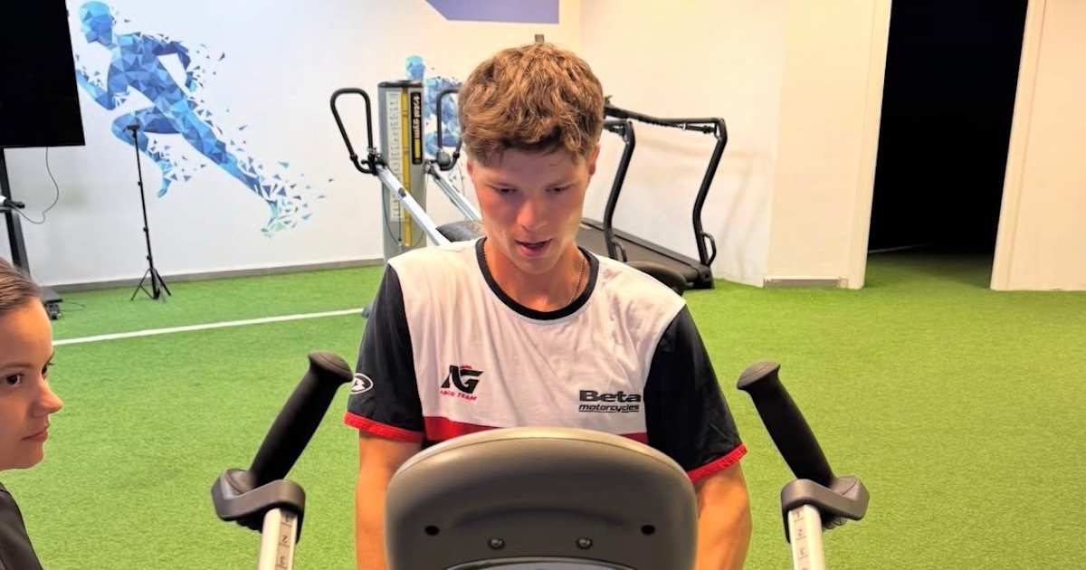 Hard-Enduro-Pilot-Felix-B-hker-Reha-in-Madrid-Gehversuche-mit-Exoskelett