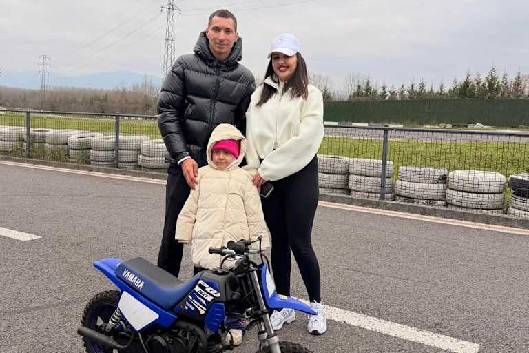 Toprak mit Almira und ihrer Mutter