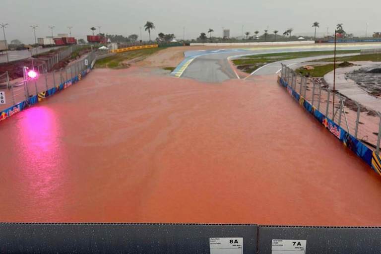 Teile der Rennstrecke waren überschwemmt