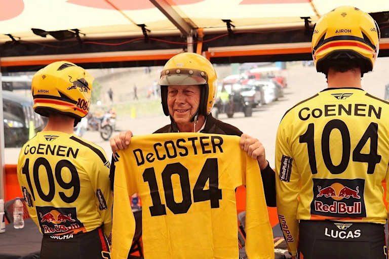 Lucas und Sacha Coenen mit Roger DeCoster