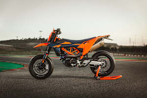 Eine KTM 690 SMC R wie diese wurde dem jungen Mann gestohlen
