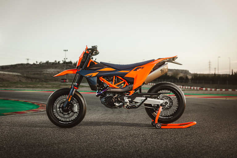 Eine KTM 690 SMC R wie diese wurde dem jungen Mann gestohlen