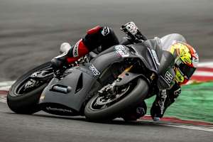 Philipp Öttl auf der neuen Ducati Panigale V2