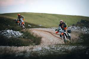 Leicht und schlank: Die KTM 690 Rally soll für jeden Untergrund passen