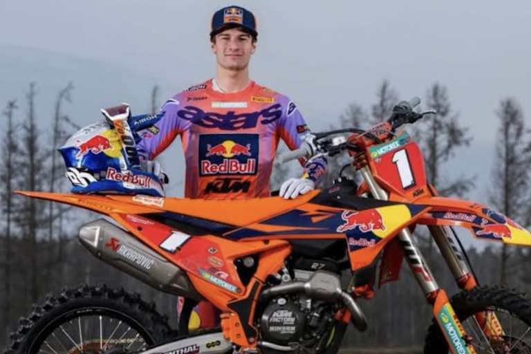 Simon Längenfelder startet 2026 mit der Startnummer 1