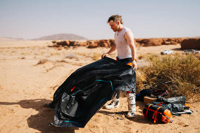 Daniel Sanders ist auch Zeltbauer