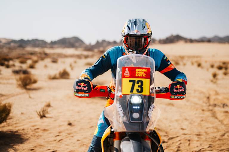 Bei Stopps schauen die meisten Fahrer auch mal aufs Handy