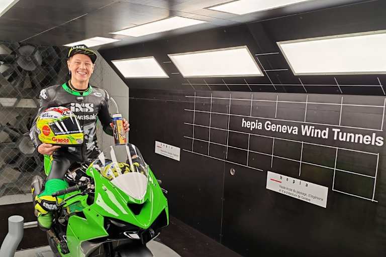 Dominique Aegerter auf seiner neuen Kawasaki ZX-6R 636