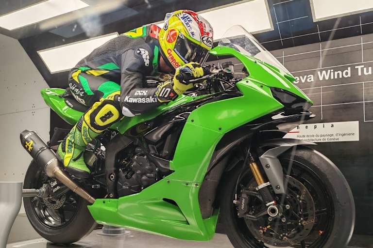 Auf der Suche nach mehr Topspeed: Dominique Aegerter im Windkanal