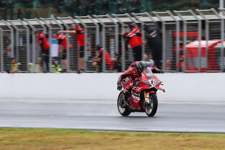 Nicolo Bulega ist ein Regengott