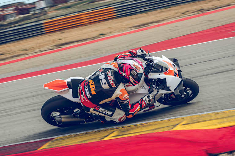 Die KTM 990 RC R TRACK