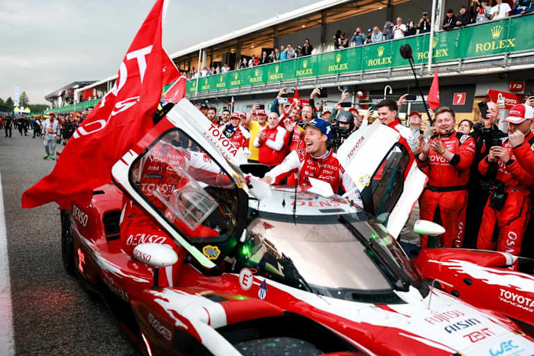 Großer Jubel rund um den Toyota TR010 Hybrid in Imola