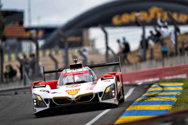 Führt in Le Mans: Der BMW M Hybrid V8