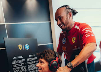 Lewis Hamilton albert herum mit Charles Leclerc