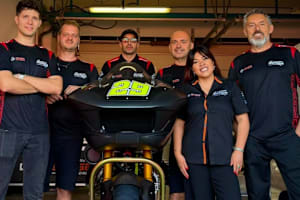 Andrea Iannone mit der Niti-Racing-Crew