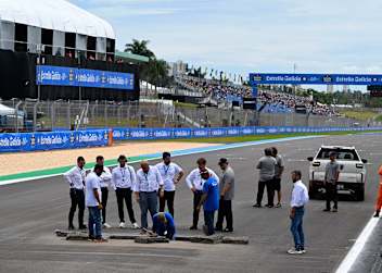 Das Asphaltloch stellte die MotoGP-Verantwortlichen vor Herausforderungen