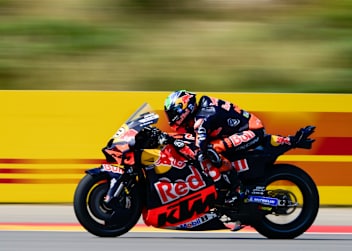 Werksfahrer Brad Binder auf der KTM RC16