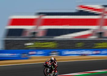 Marco Bezzecchi auf dem Weg zu Platz 1 im Silverstone-Zeittraining