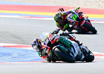 Johann Zarco (10.) vor Teamkollege und Rookie Diogo Moreira