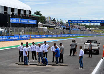 Das Asphaltloch stellte die MotoGP-Verantwortlichen vor Herausforderungen