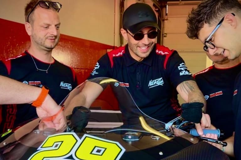Andrea Iannone richtet sich ein