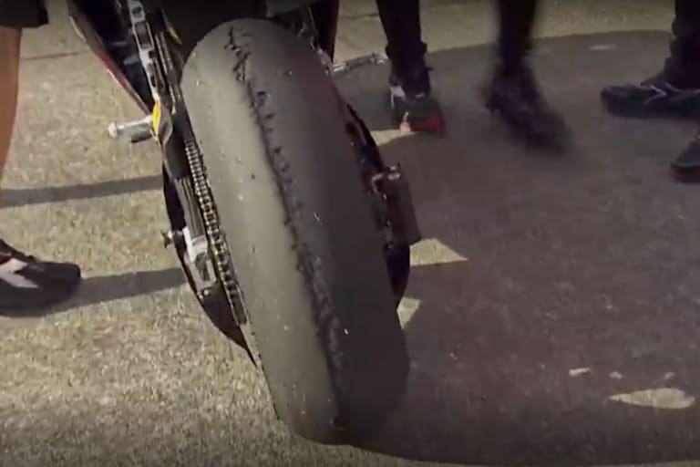 Der zerfetzte Hinterreifen von Pecco Bagnaia