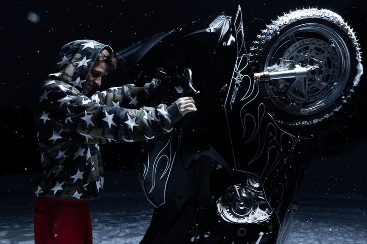 Fabio Quartararo mit der Custom-R9 von Twojeys