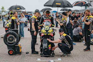 Der Führende Stepan Zuda fährt nach BSB Regeln