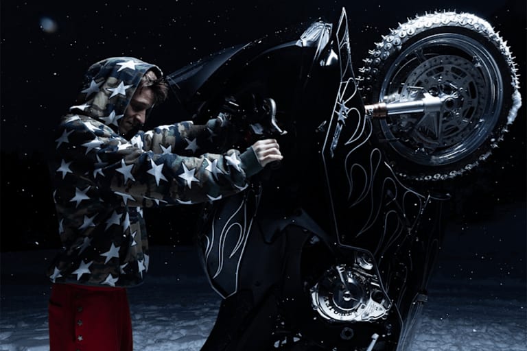 Fabio Quartararo mit der Custom-R9 von Twojeys