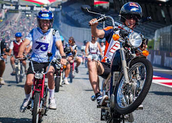 Alex Marquez und Pedro Acosta beim MopedGP 2025