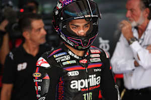 Jorge Martin: Immer mit der Aprilia-Box MotoGP-Arzt Dr. Charte (re.)