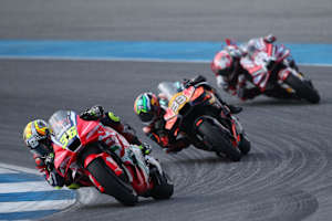 Joan Mir konnte KTM-Pilot Binder (#33) nicht aufhalten