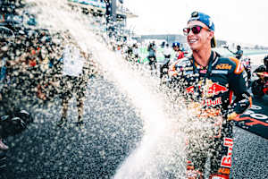 Jubel in Buriram: Erster Triumph für KTM-Youngster Pedro Acosta