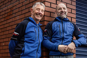 John Holden feiert mit Phil Hyde Comeback bei der Tourist Trophy 2026