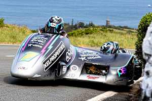 Die Crowe-Brüder werden die Seitenwagen-Rennen mit Startnummer 1 eröffnen