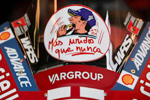 Der verletzte Marc Marquez wurde in Le Mans mit einem Sticker geehrt