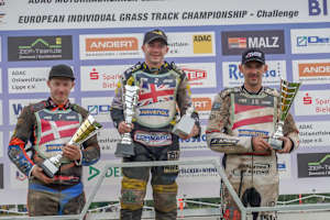 James Shanes (Mitte) gewann in Bielefeld die EM-Challenge 