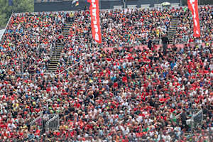 Volle Tribünen am Sachsenring
