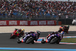 Toprak (Nr. 07) zog an Miller vorbei und war als 13. bester Yamaha-Pilot