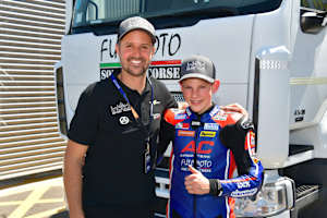 Tom Lüthi mit Nachwuchshoffnung Alessio Arnold